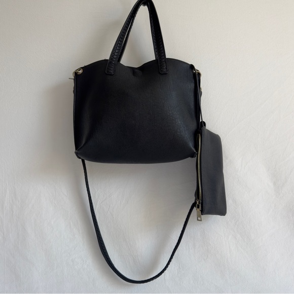 SASHA & SOFI Classic Simple Black Faux Leather Crossbody HandBag w/ Pouch - Picture 2 of 6